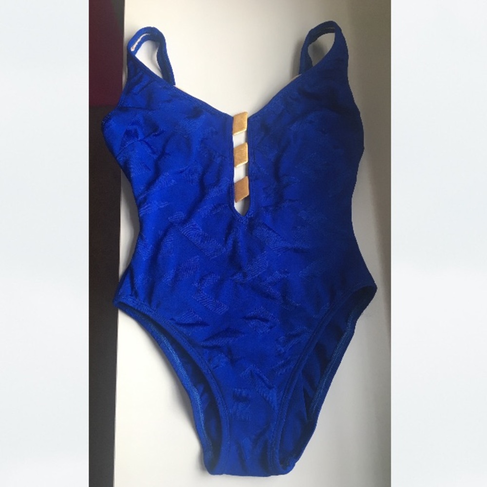 LA BLANCA One Piece Bathing Suit